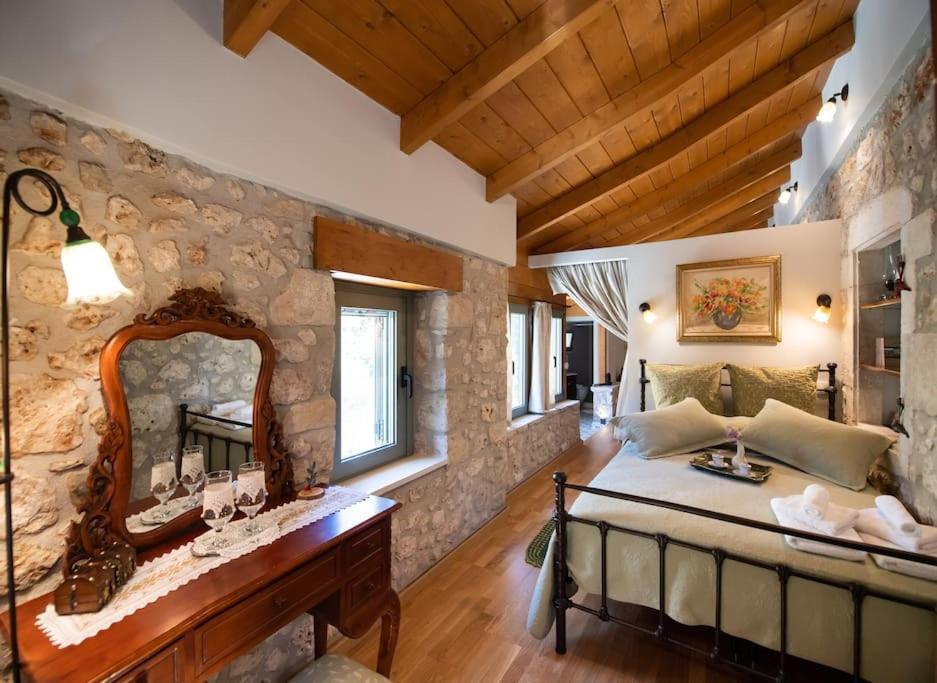 La Casa Di Bella A Tradional Stone House With Barbecue Villa Kariá Buitenkant foto