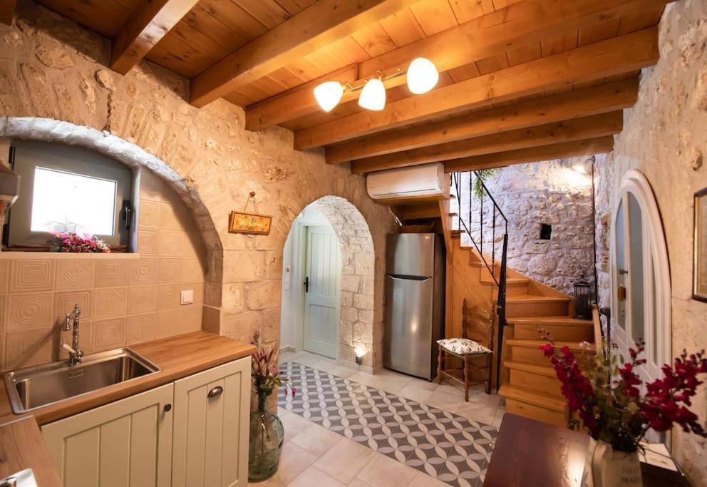 La Casa Di Bella A Tradional Stone House With Barbecue Villa Kariá Buitenkant foto