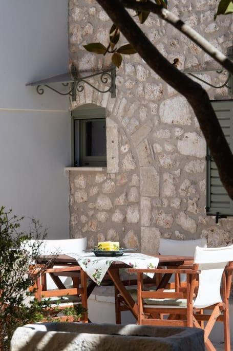 La Casa Di Bella A Tradional Stone House With Barbecue Villa Kariá Buitenkant foto