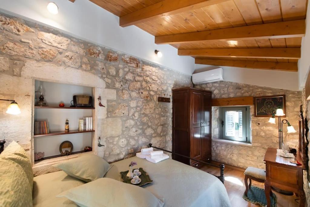 La Casa Di Bella A Tradional Stone House With Barbecue Villa Kariá Buitenkant foto